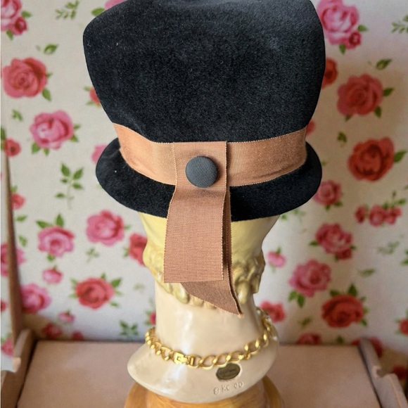 Elegant Black and Brown Women\'s Hat Vintage 50’s velour